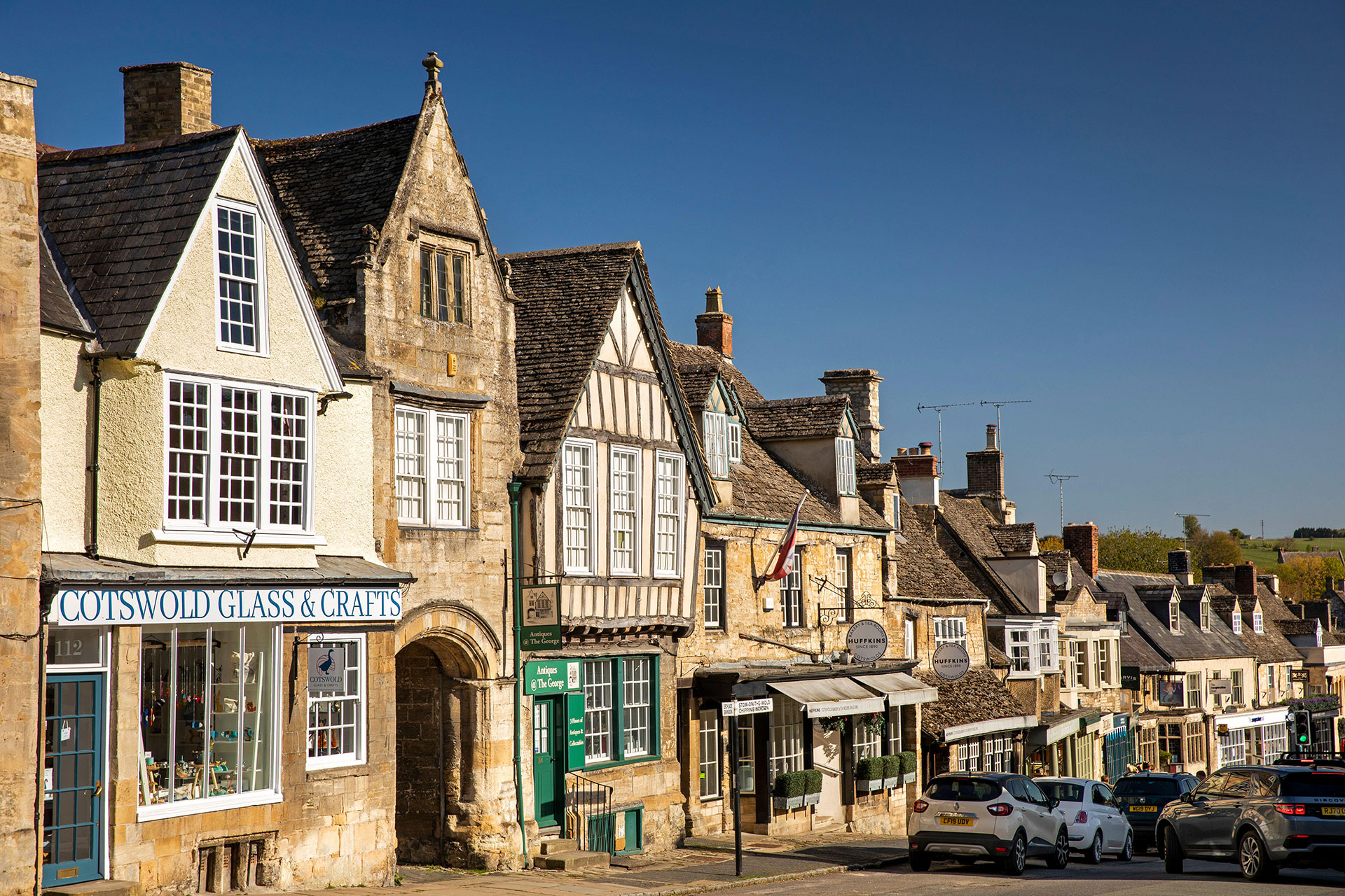 An Insiders Guide to Burford 'The Gateway to the Cotswolds'